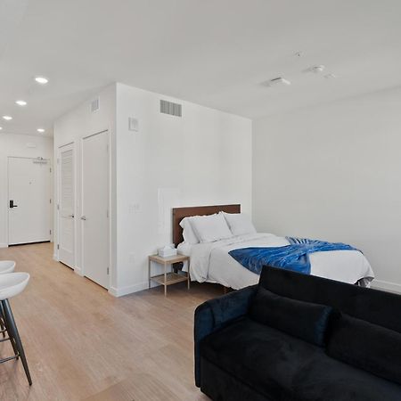 Bright Studio On Sunset Blvd, Free Parking, Gym, And Pool Лос-Анджелес Екстер'єр фото