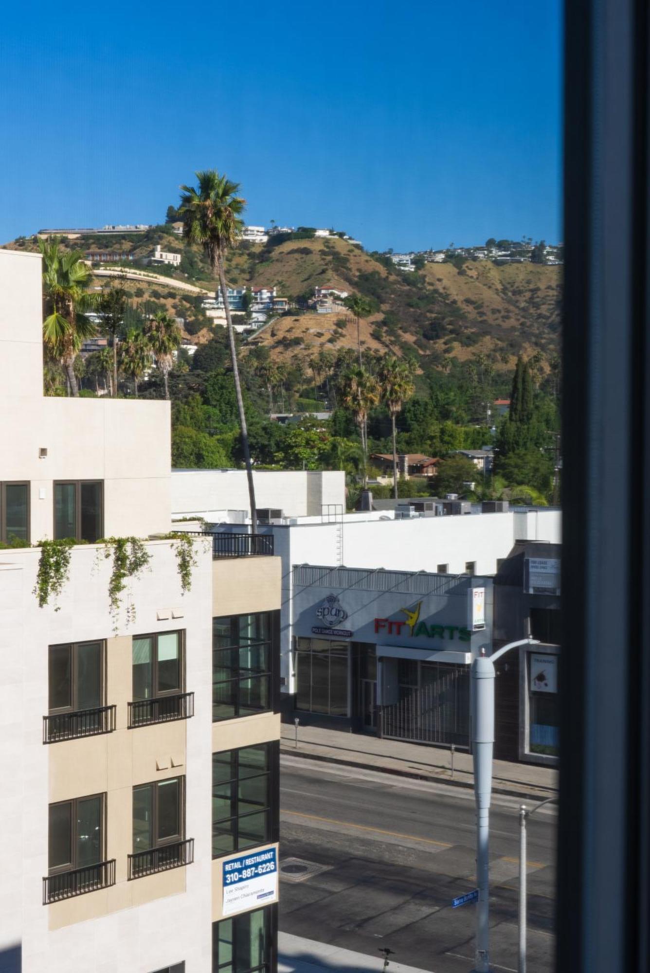 Bright Studio On Sunset Blvd, Free Parking, Gym, And Pool Лос-Анджелес Екстер'єр фото